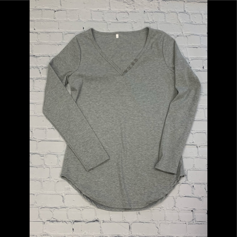 Long sleeve grey v neck shirt
